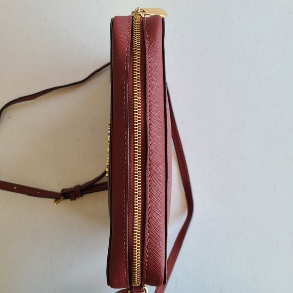 Michael Kors jet set bag like a rust color - Picture 2 of 4